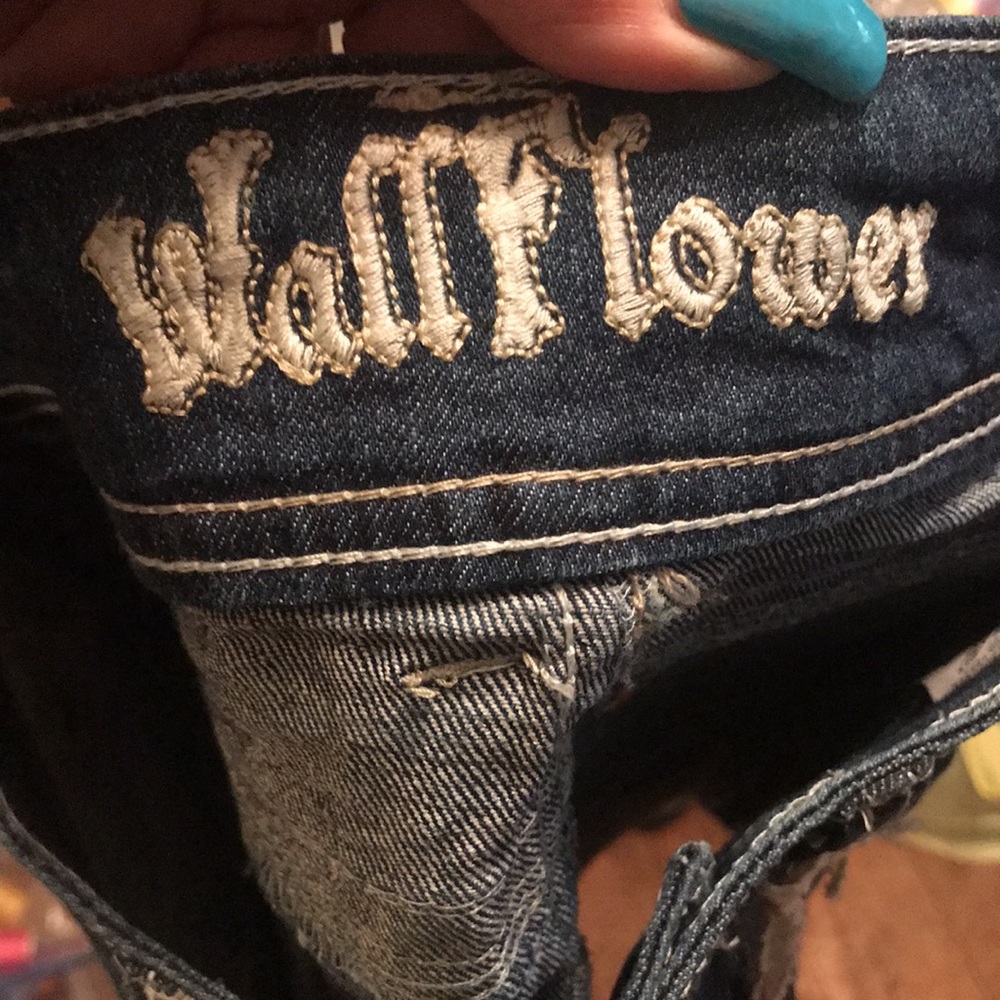 Wall Flower Shorts - Picture 10 of 12